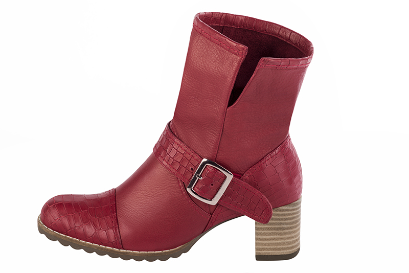 Cardinal red women's ankle boots with buckles on the sides. Round toe. Medium block heels. Profile view - Florence KOOIJMAN